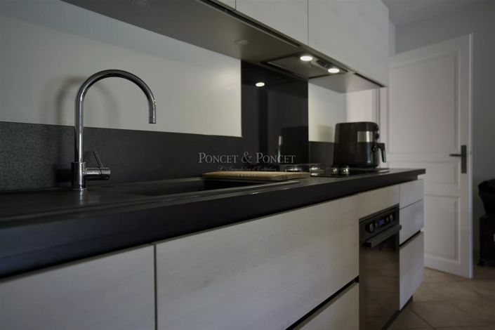 Image No.9-6 Bed House for sale