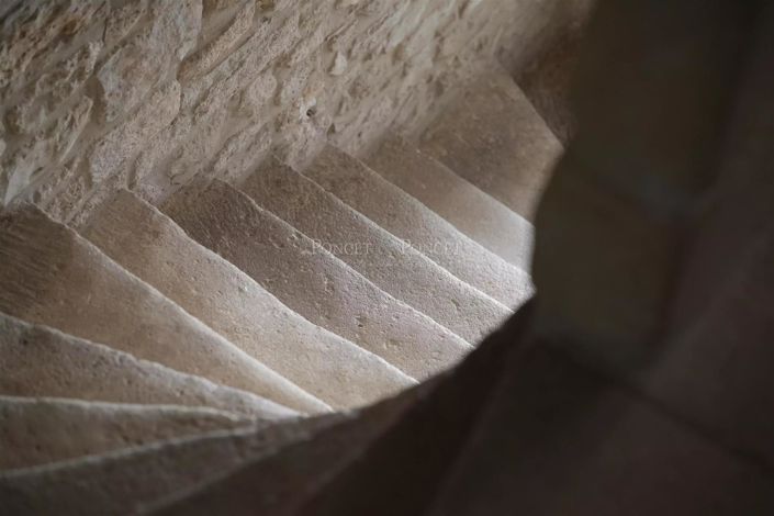 Image No.16-6 Bed House for sale