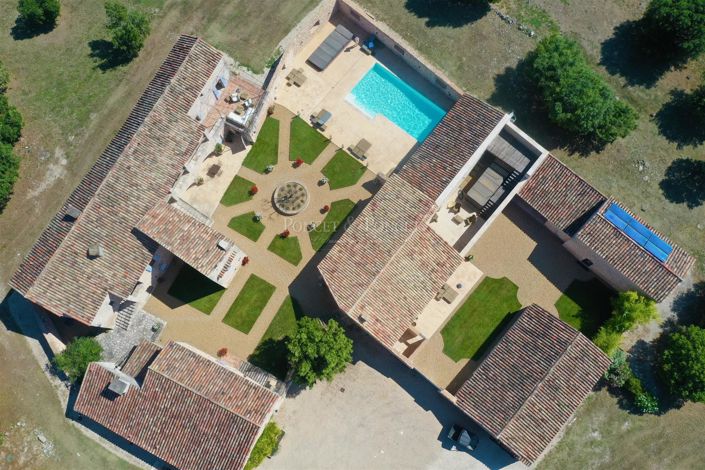 Image No.1-8 Bed House for sale