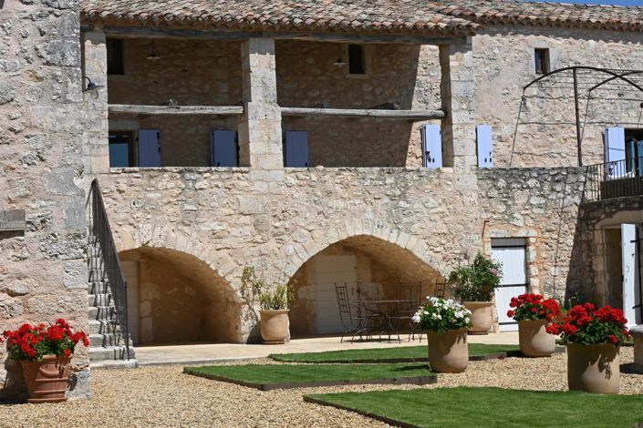 Image No.6-8 Bed House for sale