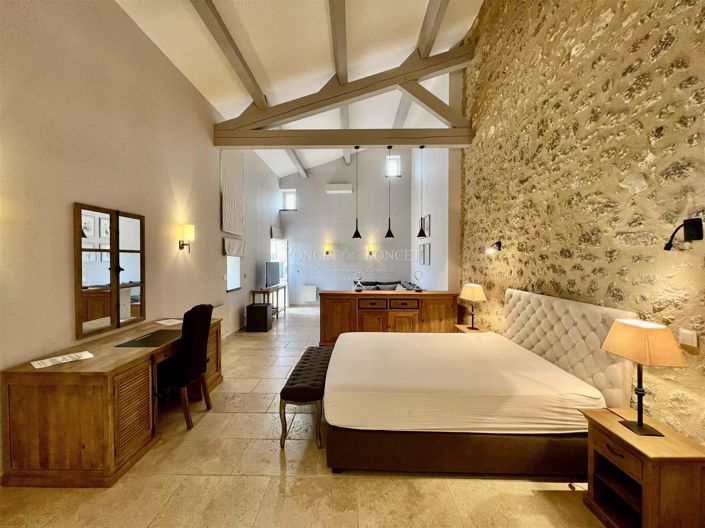 Image No.9-8 Bed House for sale