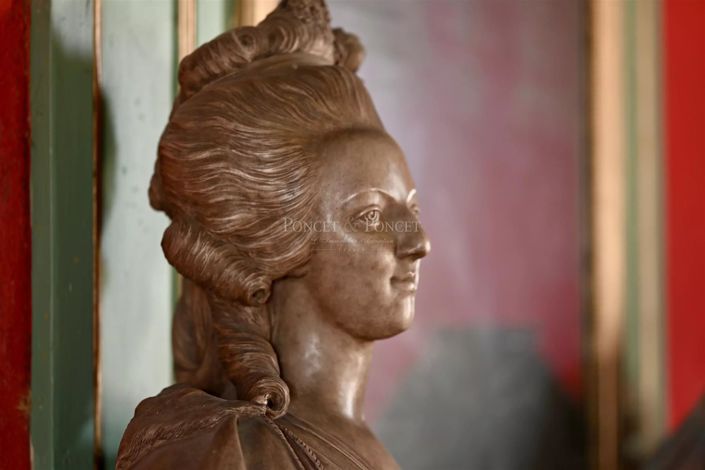 Image No.20-7 Bed House for sale