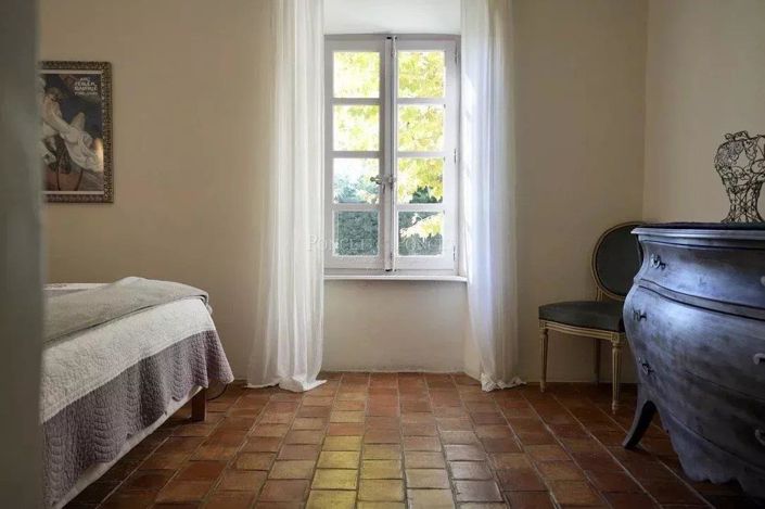 Image No.16-8 Bed House for sale