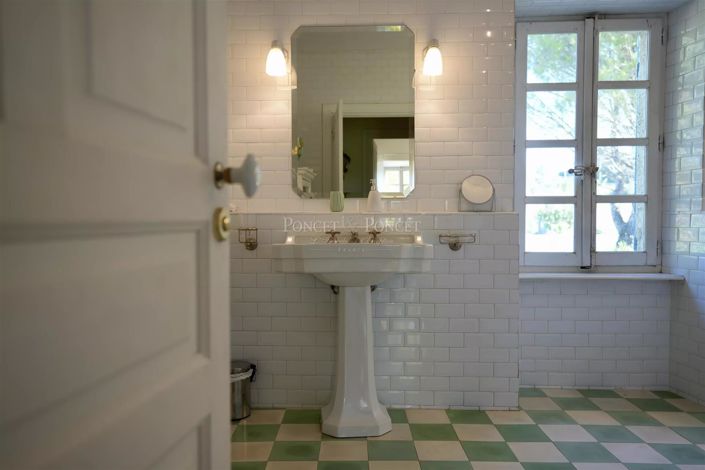 Image No.18-8 Bed House for sale