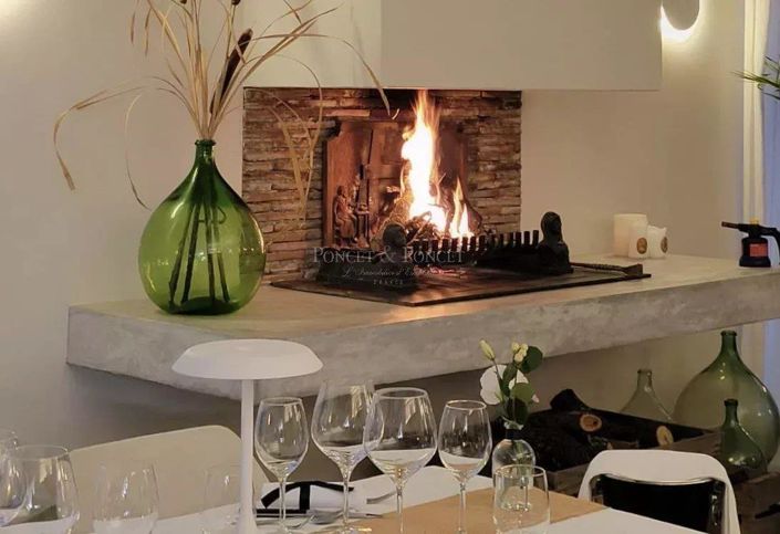 Image No.10-3 Bed House for sale