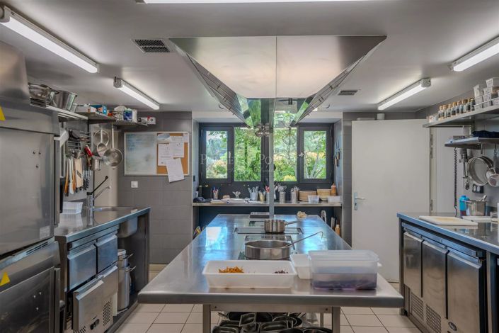 Image No.17-3 Bed House for sale