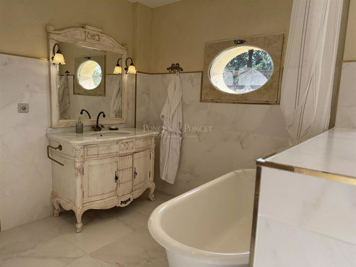 Image No.9-4 Bed House for sale