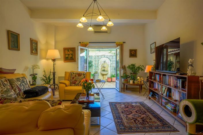 Image No.2-4 Bed House for sale