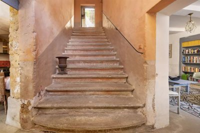 11 Bed House for sale