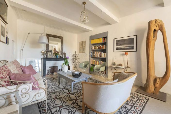 Image No.10-11 Bed House for sale