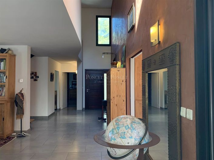 Image No.11-7 Bed House for sale