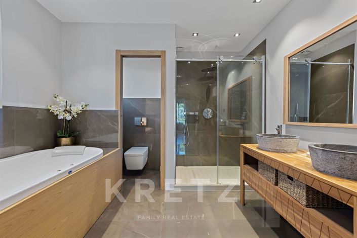 Image No.12-5 Bed House for sale