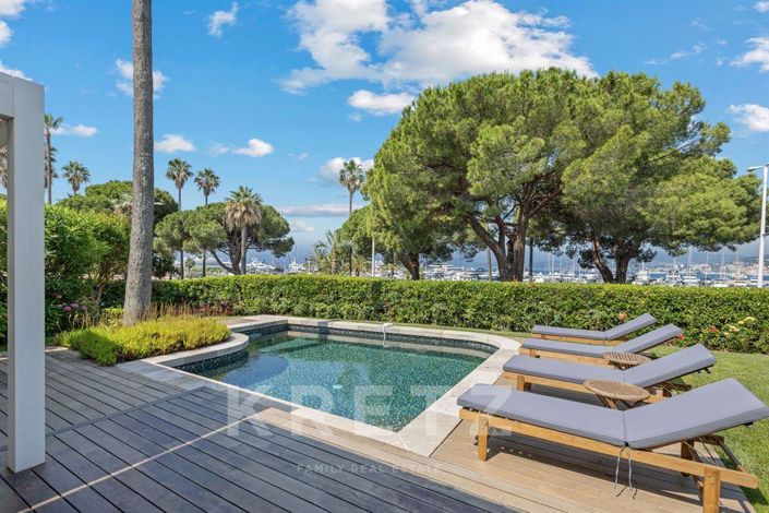 Image No.18-5 Bed House for sale