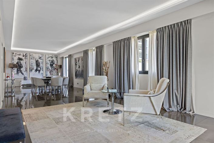 Image No.6-5 Bed House for sale