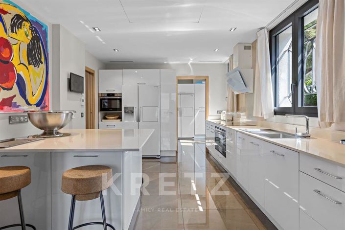 Image No.7-5 Bed House for sale