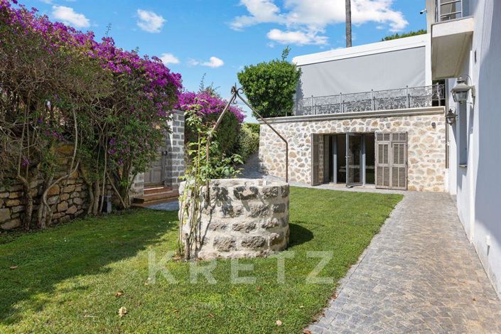 Image No.8-5 Bed House for sale