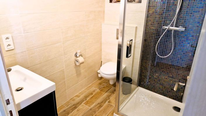 Image No.8-5 Bed House for sale