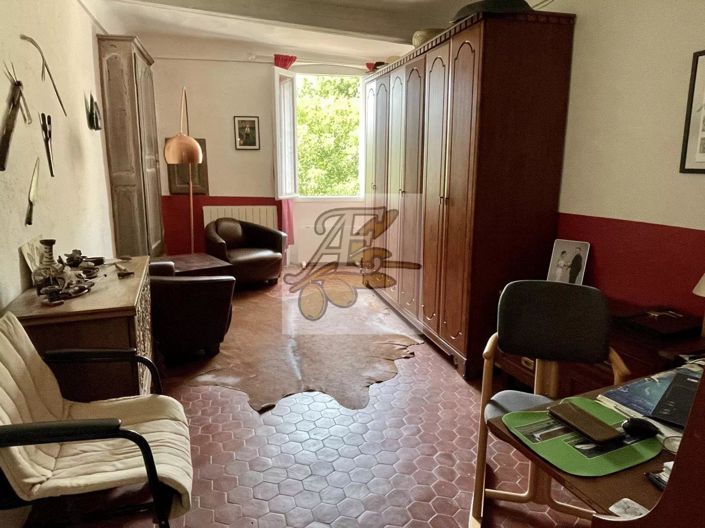 Image No.18-3 Bed Apartment for sale