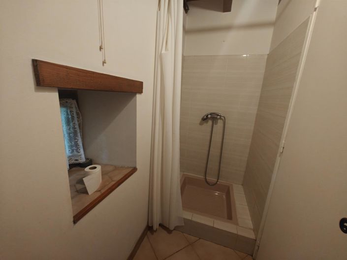 Image No.9-6 Bed House for sale