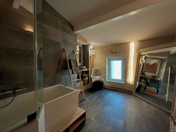 Image No.17-8 Bed House for sale