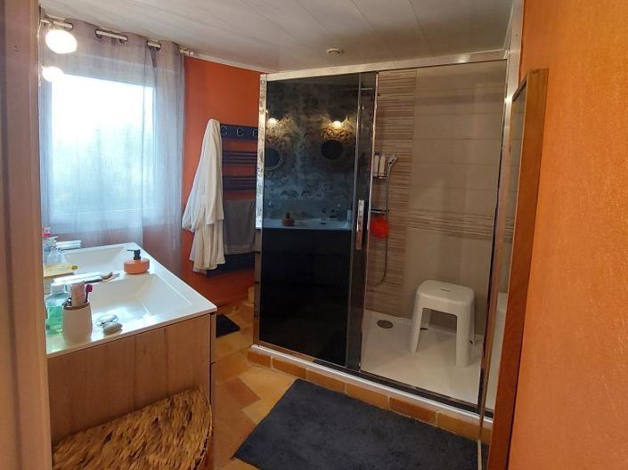 Image No.7-5 Bed House for sale