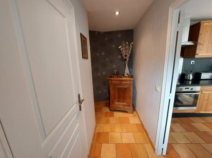 Image No.8-5 Bed House for sale