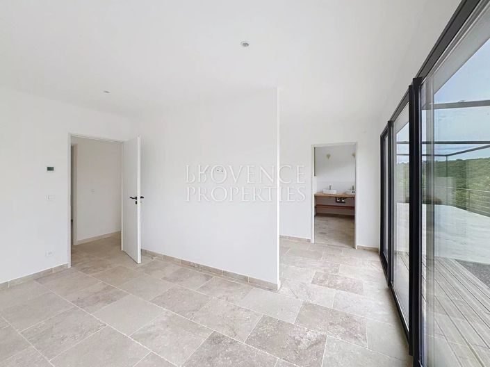 Image No.9-4 Bed House for sale