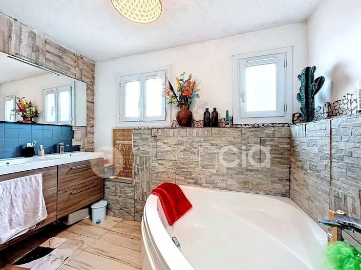 Image No.10-4 Bed House for sale