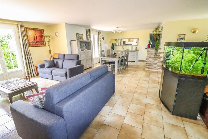 Image No.10-3 Bed House for sale