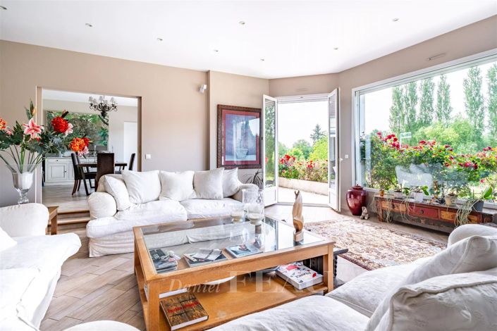 Image No.6-5 Bed House for sale