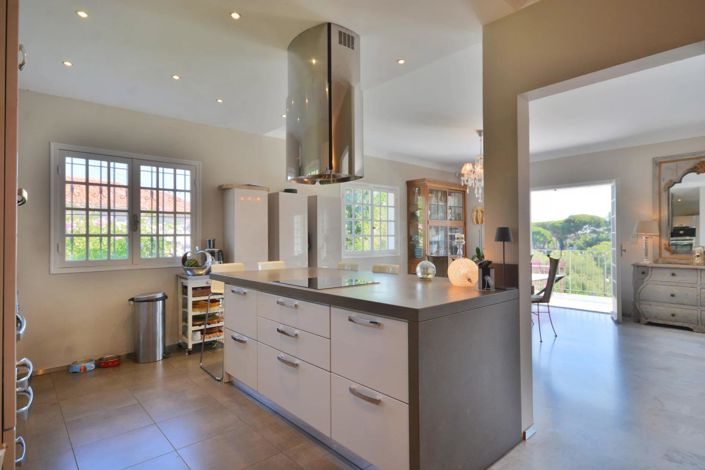 Image No.12-4 Bed House for sale