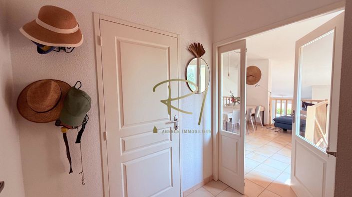 Image No.5-2 Bed House for sale