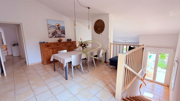 Image No.8-2 Bed House for sale