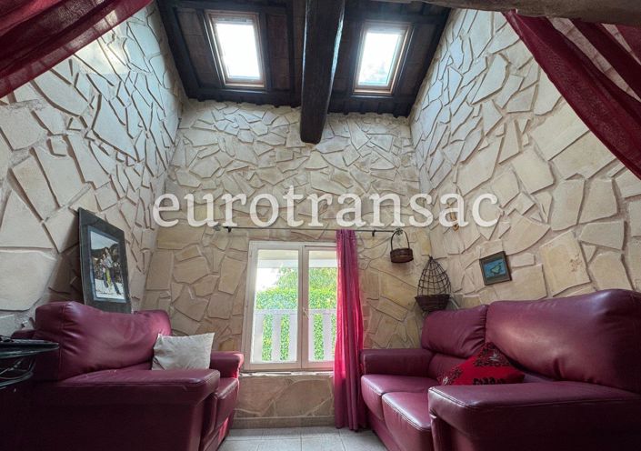 Image No.2-4 Bed House for sale