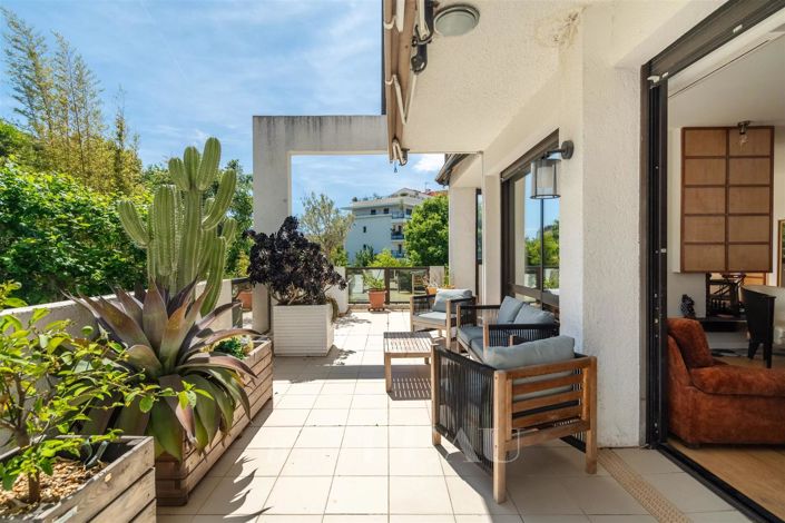 Image No.1-4 Bed Apartment for sale