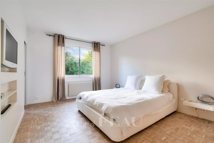 Image No.20-7 Bed House for sale