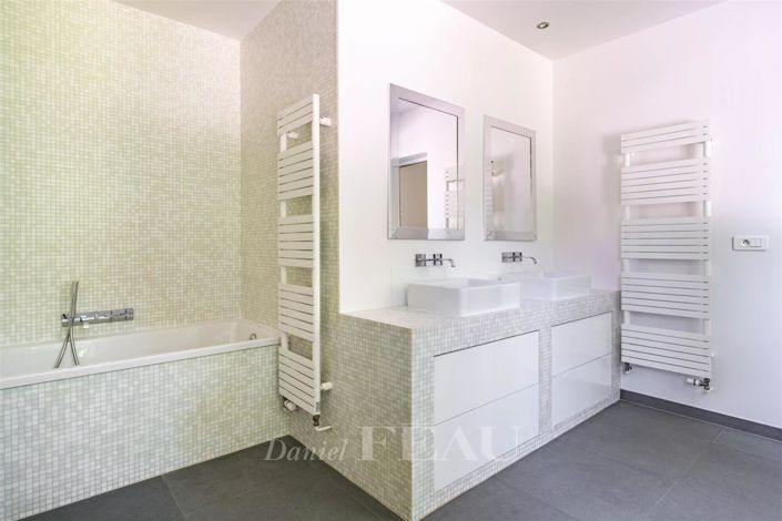 Image No.21-7 Bed House for sale