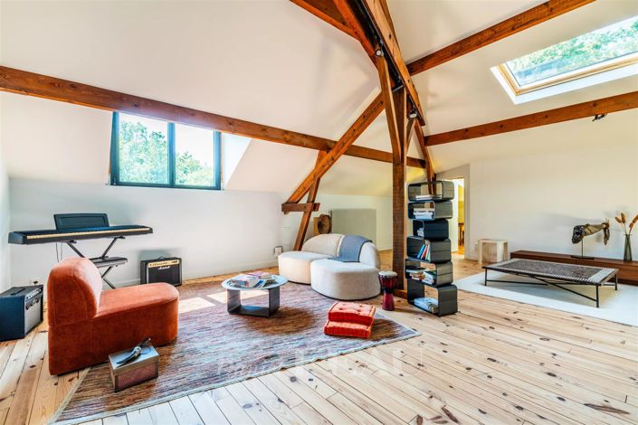 Image No.30-7 Bed House for sale