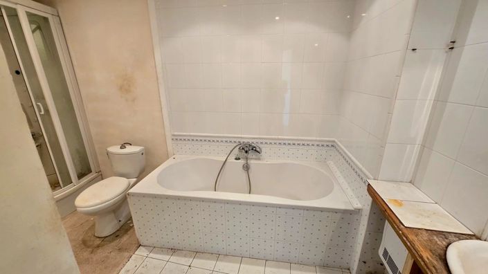 Image No.10-3 Bed House for sale