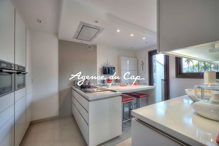 Image No.4-4 Bed House for sale