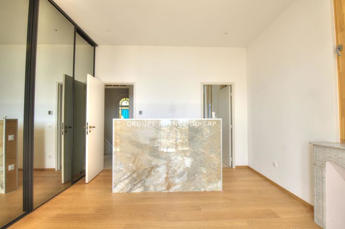 Image No.10-4 Bed House for sale