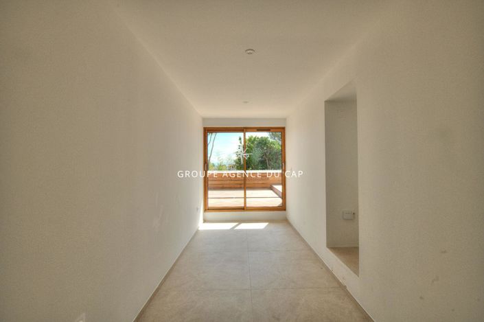 Image No.15-4 Bed House for sale