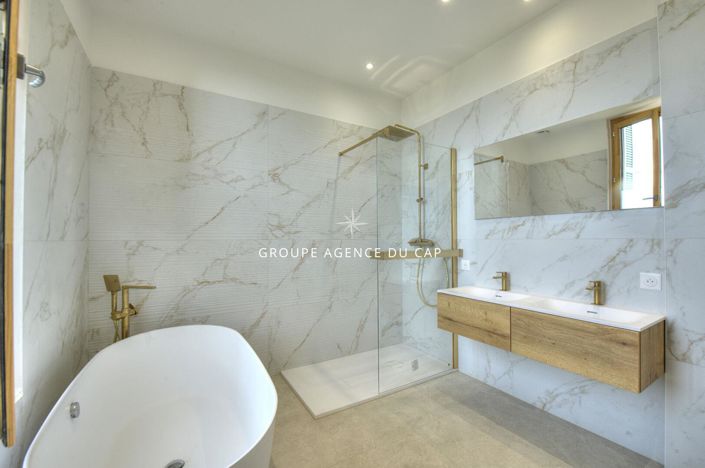 Image No.8-4 Bed House for sale