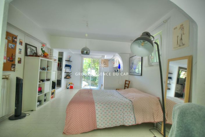 Image No.13-5 Bed House for sale