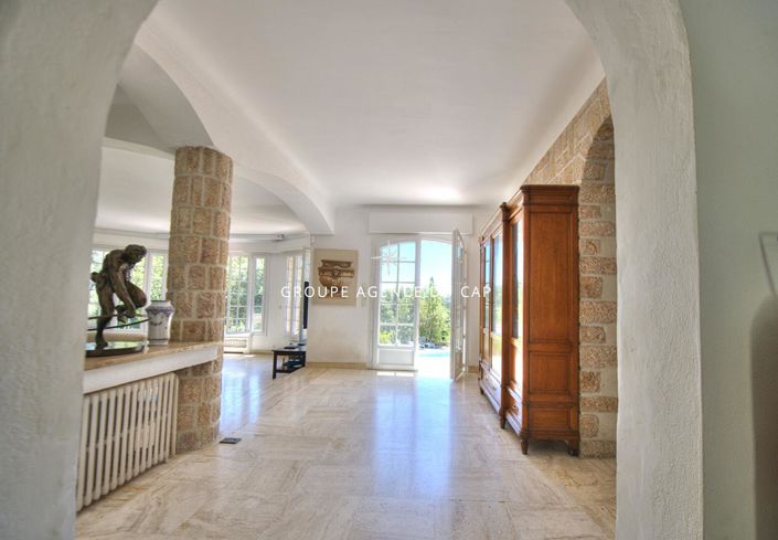 Image No.5-5 Bed House for sale