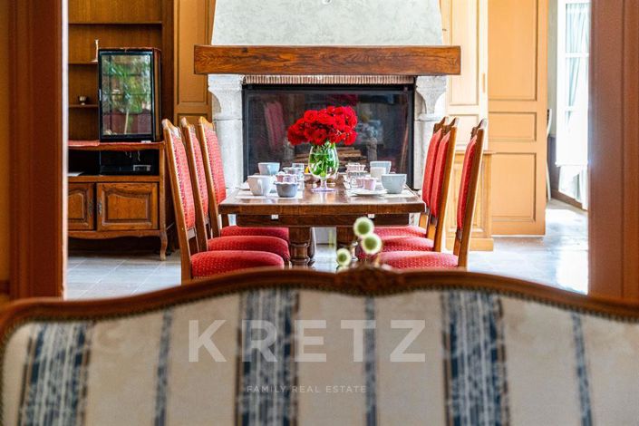 Image No.2-8 Bed House for sale