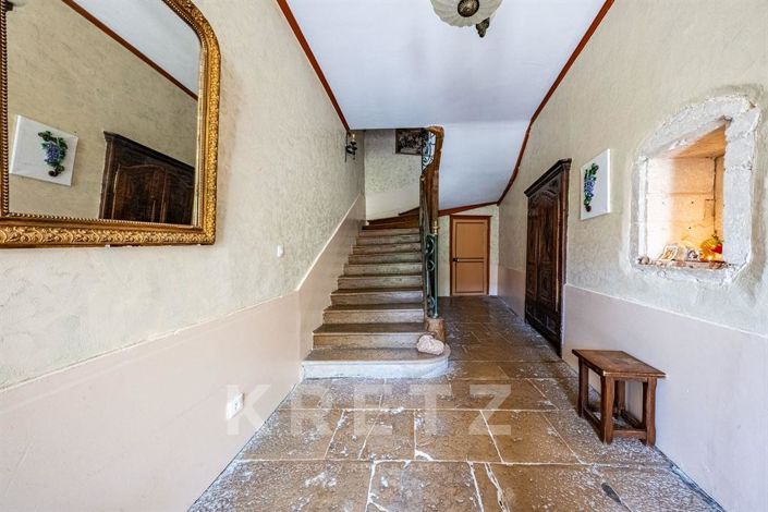 Image No.6-8 Bed House for sale