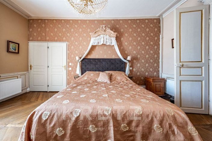 Image No.9-8 Bed House for sale