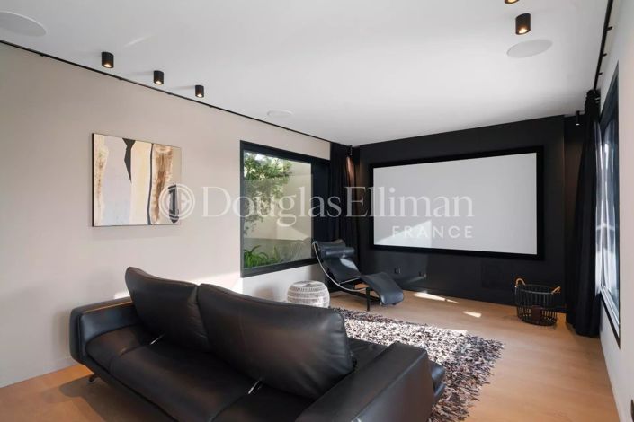 Image No.7-5 Bed House for sale