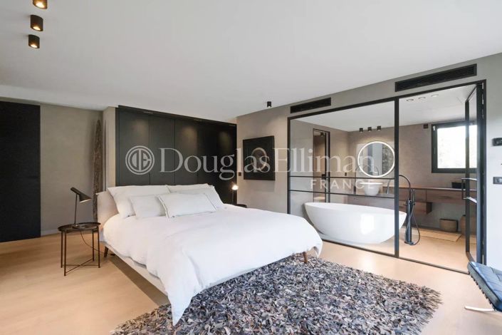 Image No.9-5 Bed House for sale